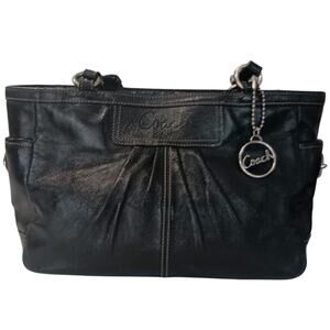 🔥COACH Black leather pleated  carry all satchel charm tag Turnkey